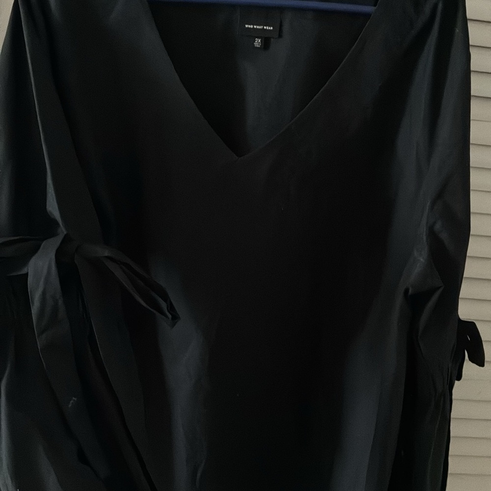 Who What Wear Black V-Neck Blouse